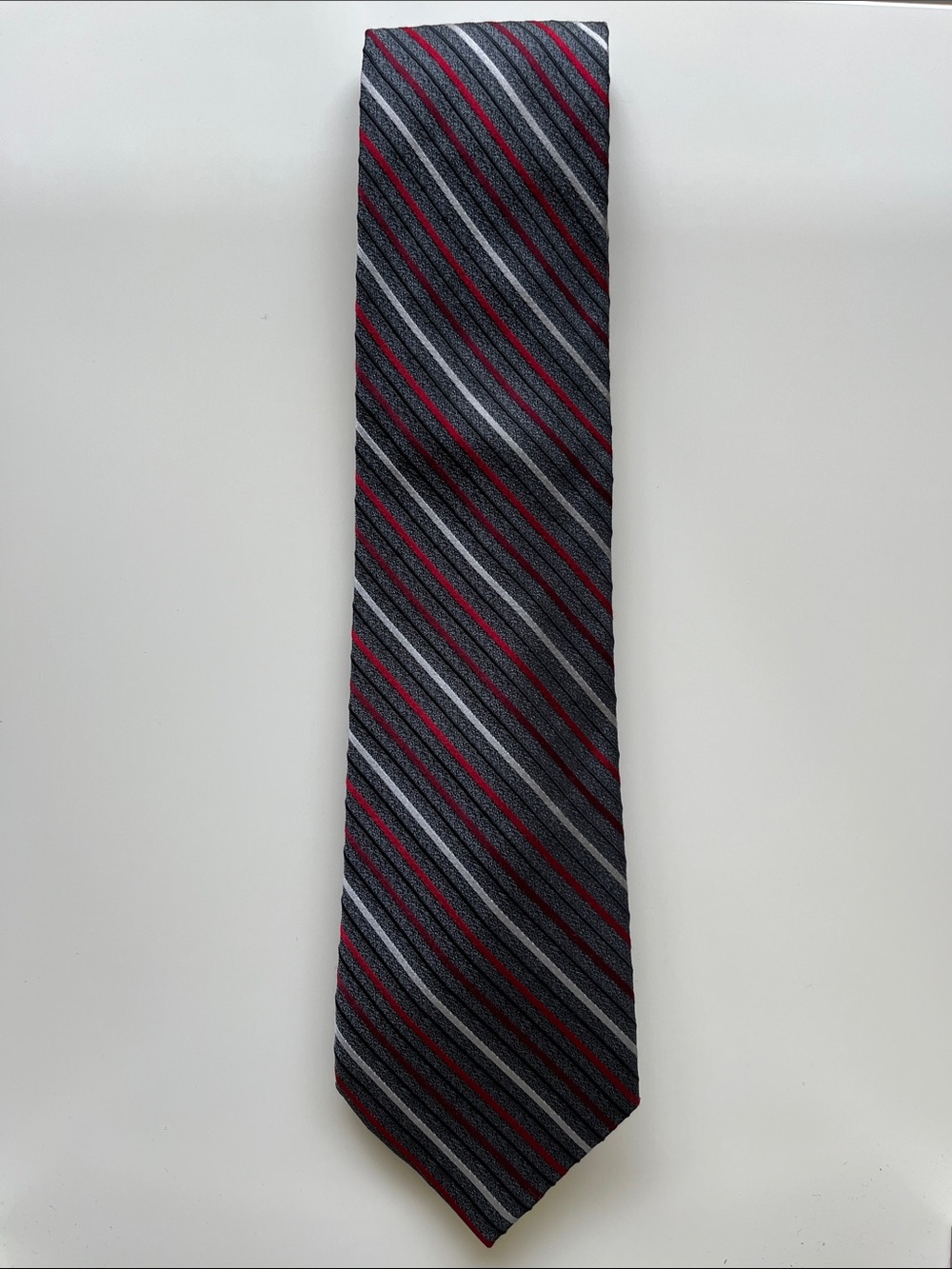 Perry Ellis Portfolio, Men’s grey silk tie striped pattern, red, white stripes
